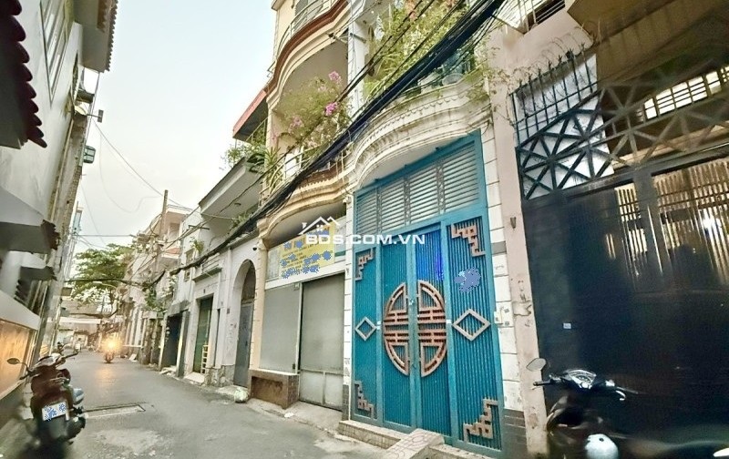 Mặt Tiền Khu VIP K300, ngay Chợ Hoàng Hoa Thám, Tân Bình, 30m2, 3 Tầng. Chỉ 6.3 tỷ Còn TL